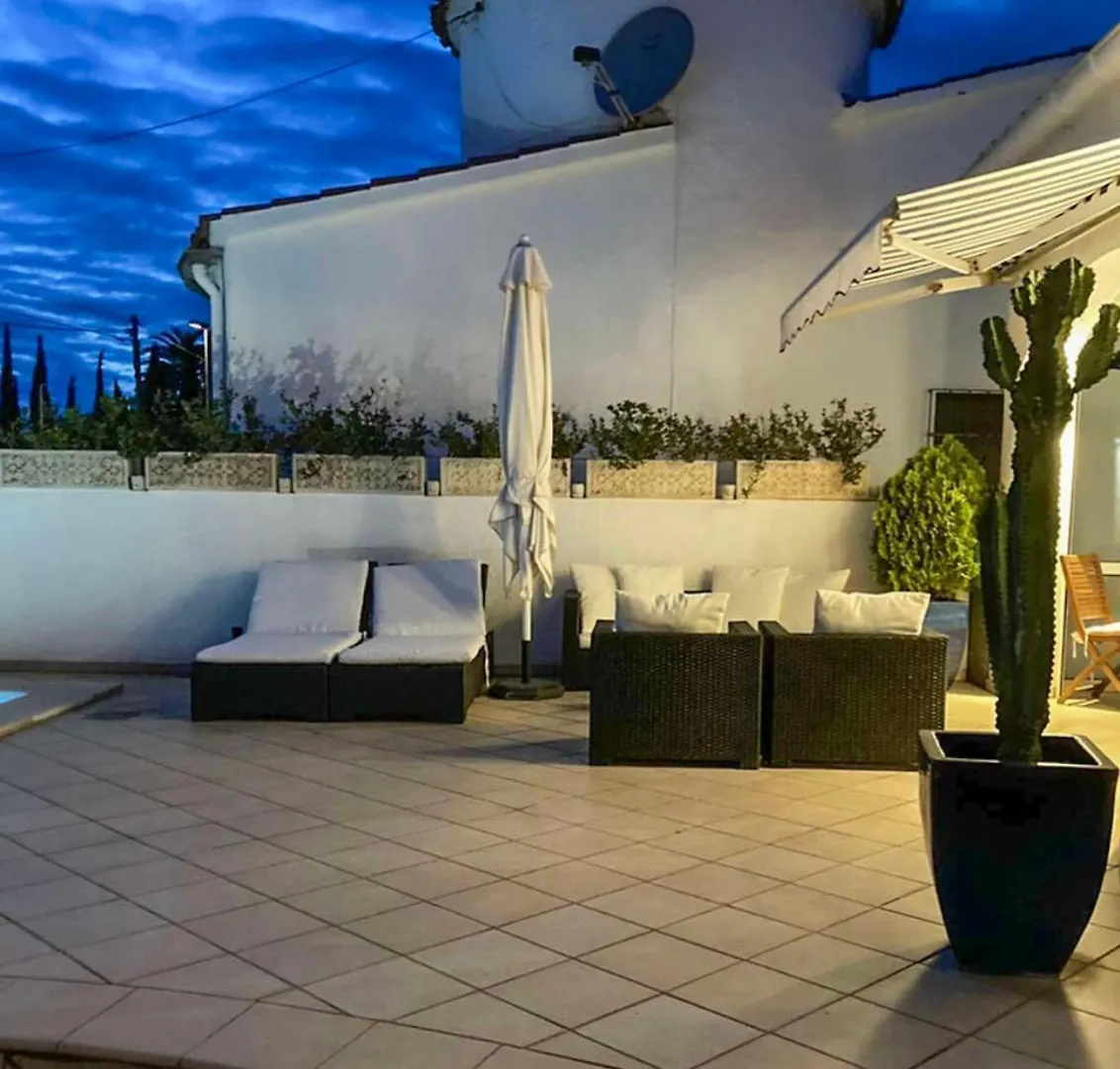Charmante Villa Avec Piscine Dans Les Canaux Empuriabrava