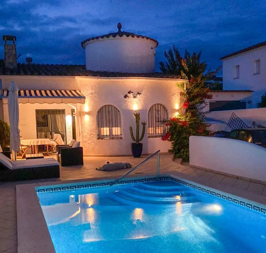 Charmante Villa Avec Piscine Dans Les Canaux Empuriabrava