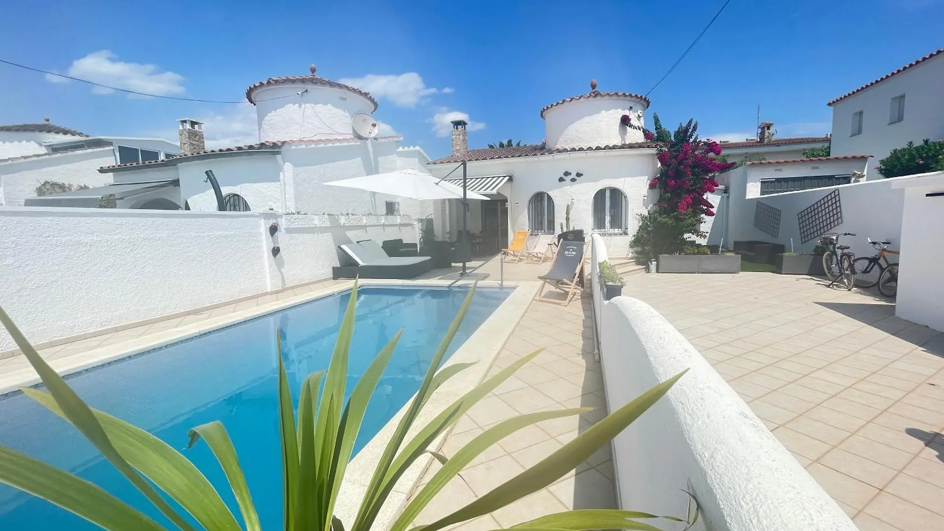 Charmante Villa Avec Piscine Dans Les Canaux Empuriabrava
