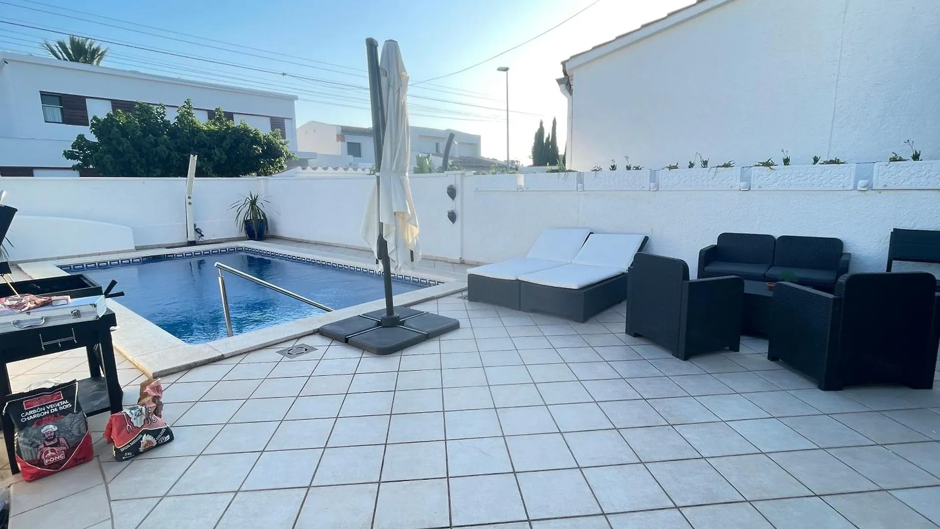 Charmante Villa Avec Piscine Dans Les Canaux Empuriabrava