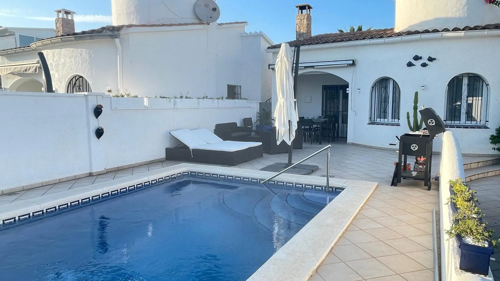 Charmante Villa Avec Piscine Dans Les Canaux Empuriabrava
